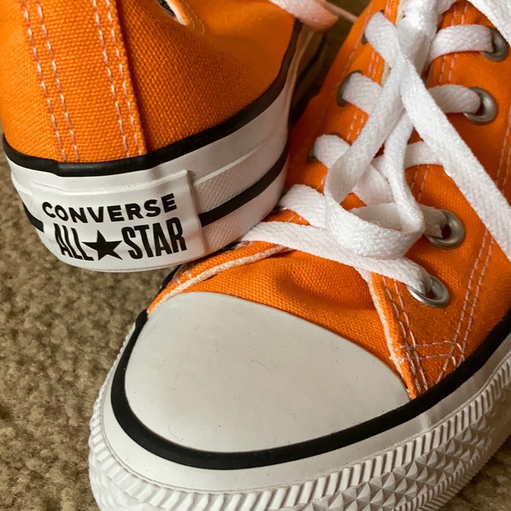 Converse All Star - Orange, size 7 (Men)/ 9 (women)